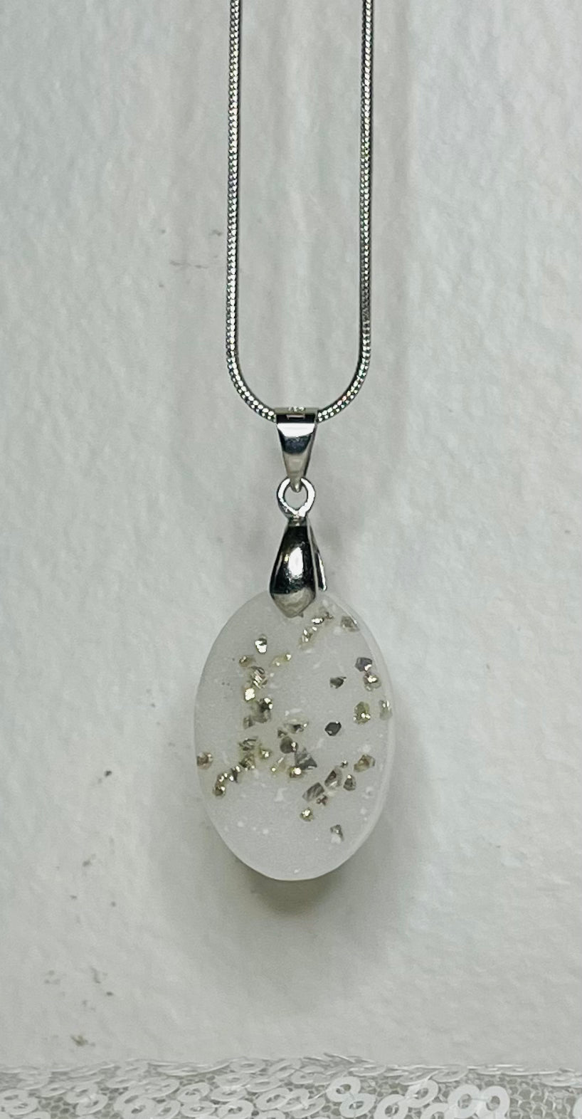 Pendant Necklace: White & Silver