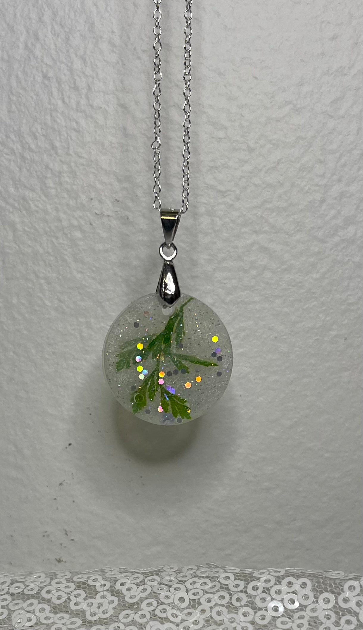 Pendant Necklace: Green Leaf