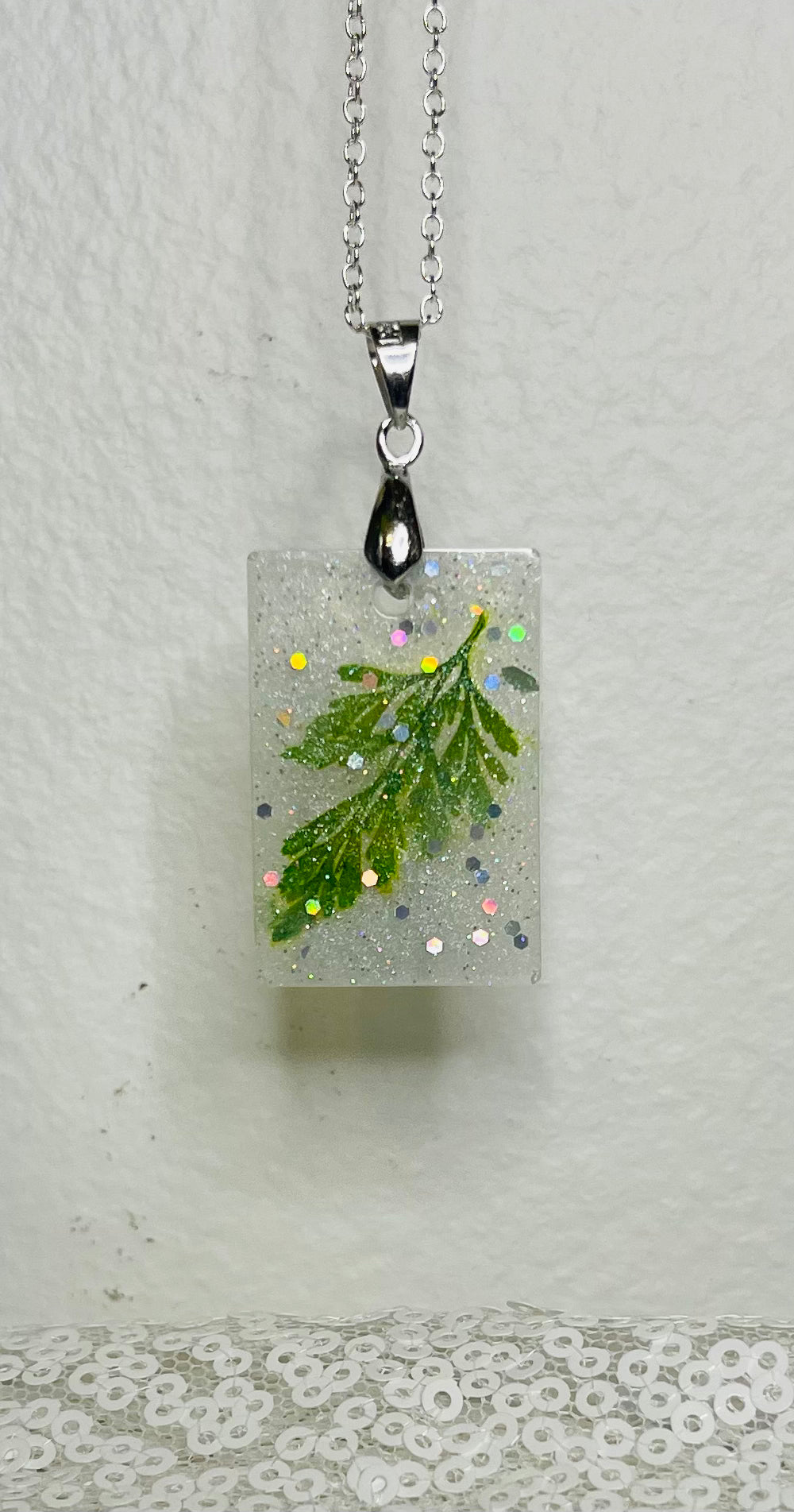 Pendant Necklace: Green Leaf