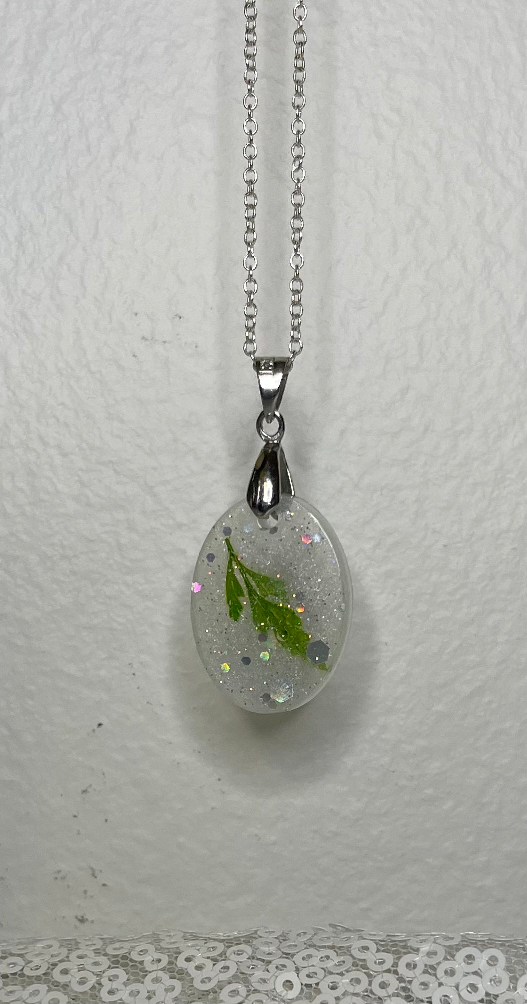 Pendant Necklace: Green Leaf
