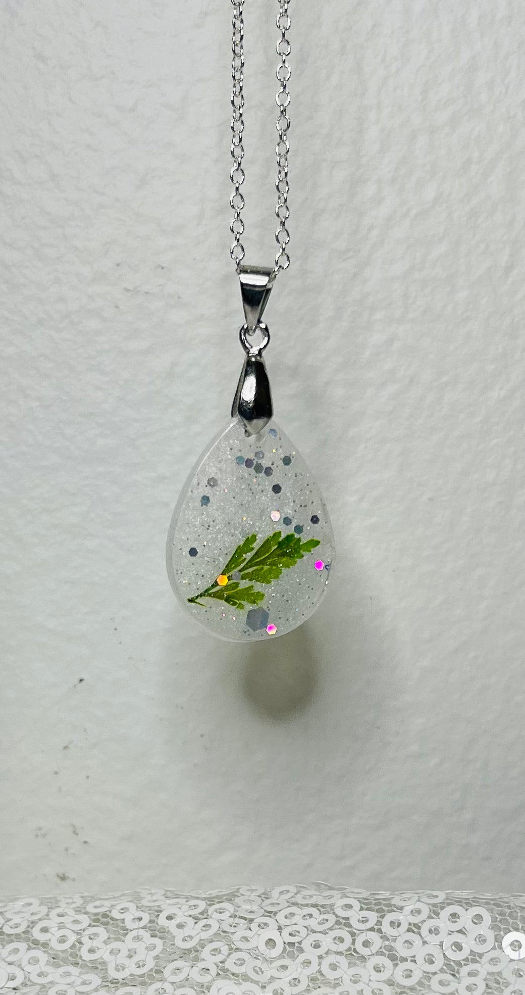 Pendant Necklace: Green Leaf