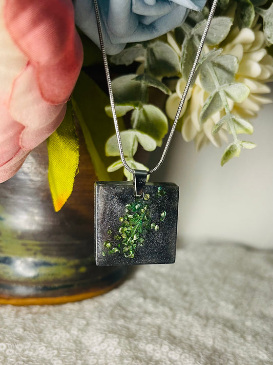 Pendant Necklace: Gray and Green