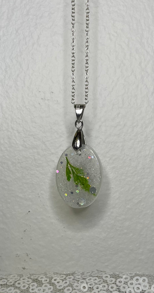 Pendant Necklace: Green Leaf